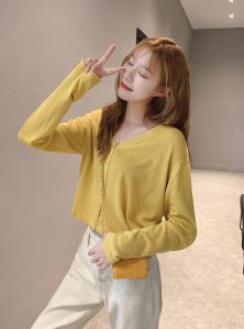 黄颜色衣服显白还是黑？ 浅黄色衣服显白还是显黑