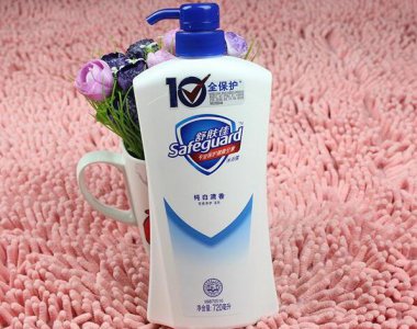 洗澡用沐浴露好还是香皂好？ 用沐浴露和香皂洗澡哪个更好