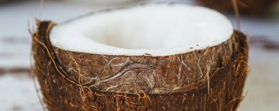 椰子油能涂脸上吗 椰子油能直接抹脸上吗？