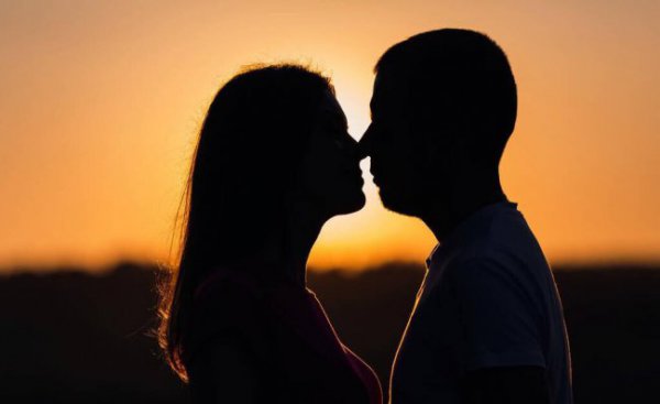 细节发现已婚男女关系不正常