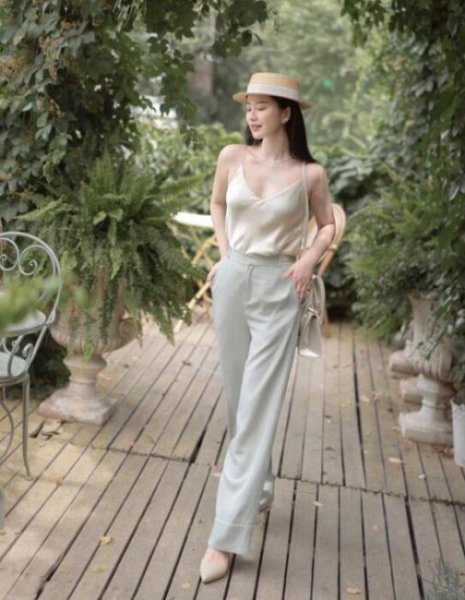 吊带背心怎么搭配衣服图片