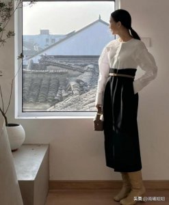 连衣裙怎么穿才够洋气 时尚洋气的连衣裙穿搭