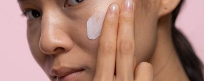 素颜霜可以直接涂吗？ 素颜霜可以直接涂在脸上吗