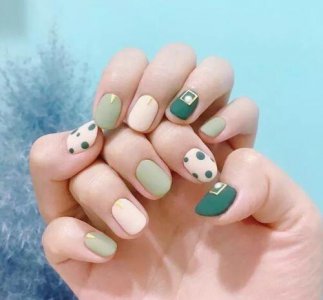 美甲波点款式图 波点美甲指甲图片大全