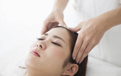 头发稀少怎么回事？怎么变浓 头发稀少八个方法让头发变浓