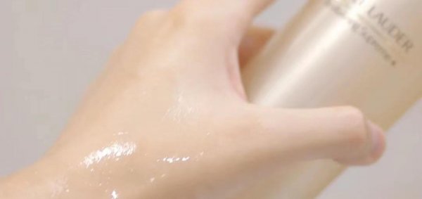 雅诗兰黛胶原水怎样