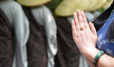 双手合十是什么意思 佛教双手合十的手势代表的含义