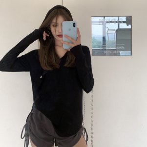 宽松上衣下面怎么搭配裤子 牛仔裤怎么搭配