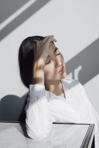 女生穿白衬衫属于什么风格
