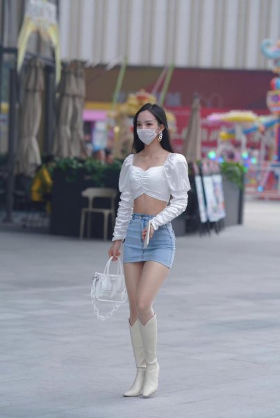 夏天的短裙怎么穿