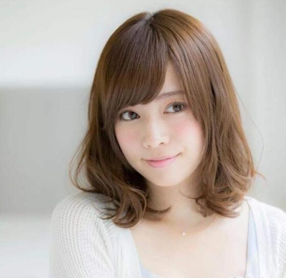 奔五的女人留什么发型？