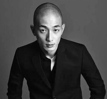 头发少发际线高适合什么发型