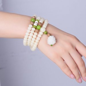 碧玉的颜色分为9个级别 羊脂白玉和白玉