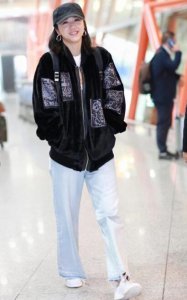 牛仔裤配什么上衣外套好看？ 牛仔裤配什么上衣外套好看 男士