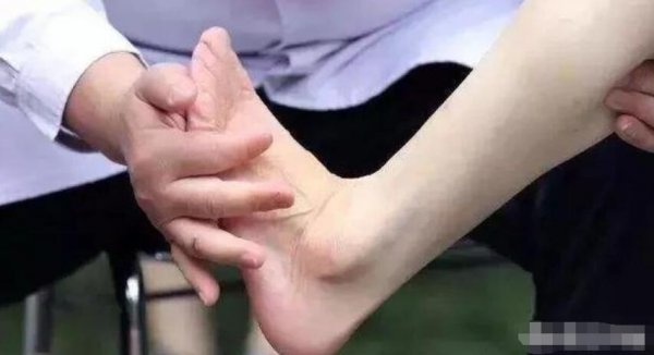 穿高跟鞋有什么好处和坏处？