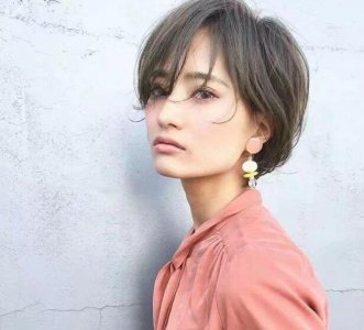 梨形脸适合什么发型女？ 梨形脸适合什么发型图片女