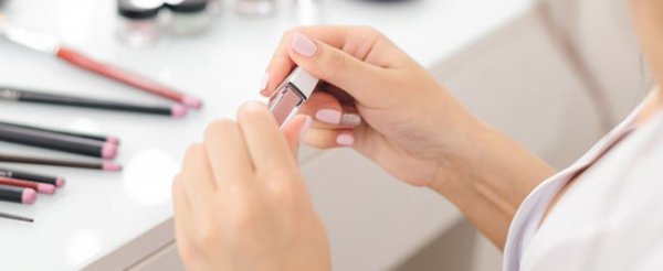 唇蜜可以代替唇膏吗