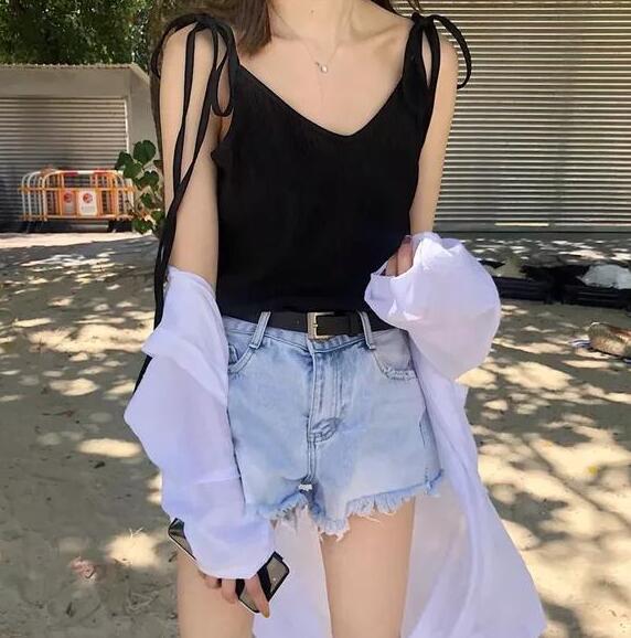 小吊带配什么衣服好看