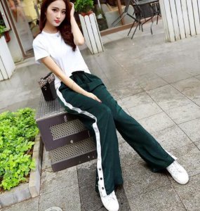 白色t恤搭配什么颜色裤子 白色t恤搭配什么裤子和裙子？