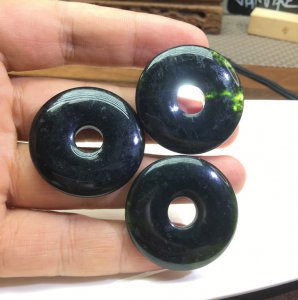 ​药王石戴左手还是右手 很透明的玉是真的吗
