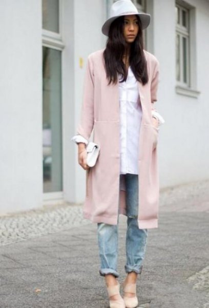 粉色大衣搭配什么颜色衣服好看？
