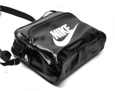 怎么判断nike斜挎包真假 NIKE斜挎包的选购提议