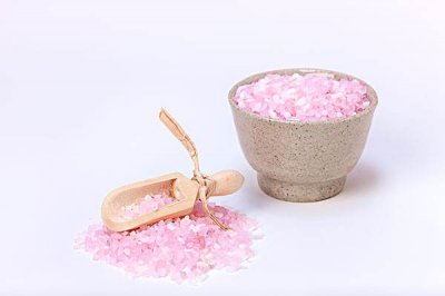 泡澡浴盐的正确使用方法是怎样的？浴盐泡澡有什么作用？