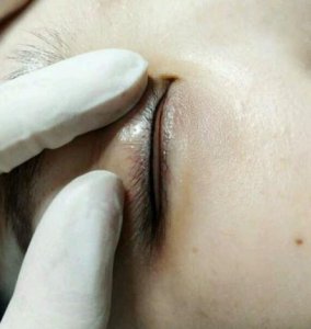 纹眼线晕色怎么处理 纹眼线晕色补救小妙招