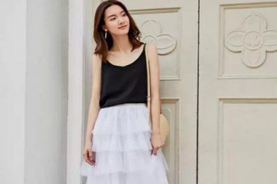 网纱裙搭配什么上衣好看？ 网纱裙适合搭什么样的上衣