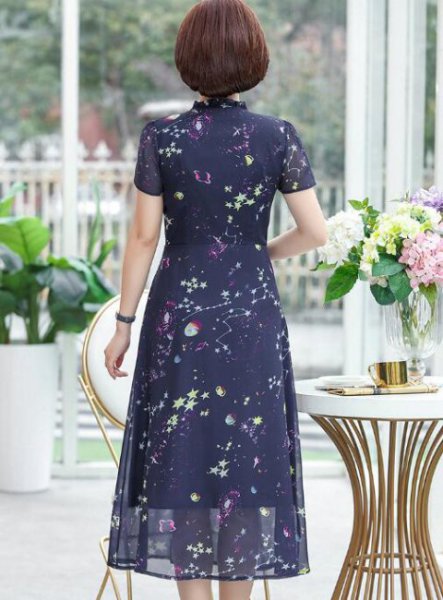 50岁女性适合穿什么衣服好看