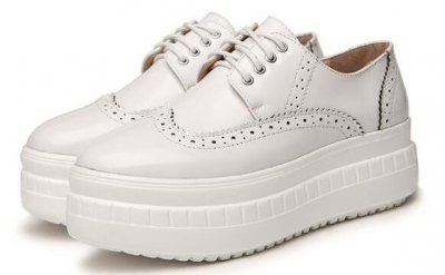 松糕底鞋配什么裤子 松糕鞋配什么裤子好看？