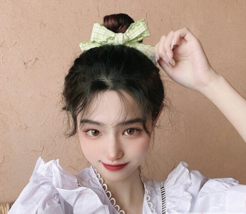 网红蝴蝶结发夹怎么戴 女生头发怎么护理