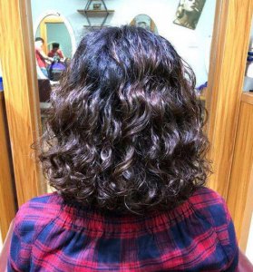 40多岁烫哪种发型年轻 40岁女人不能留的发型
