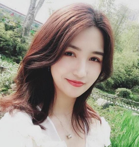 直头发好看还是卷头发好看