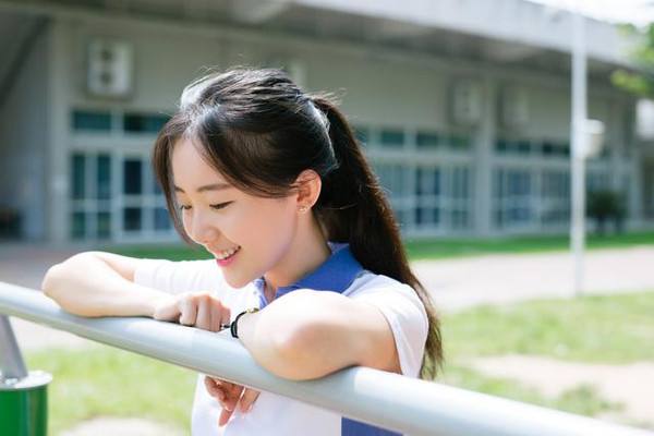 回避型依恋人格的女孩有哪些表现