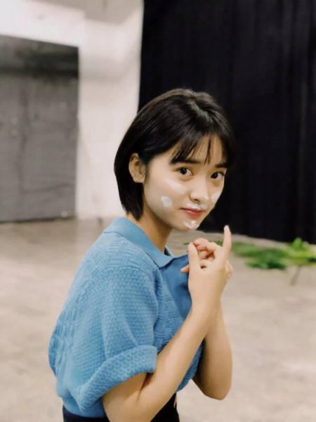 长相干净的女生特征是什么？