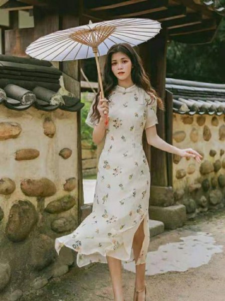 碎花裙搭配什么上衣？