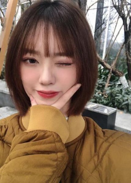 好看减龄短发发型图片女生