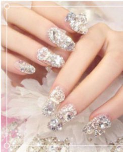 拍婚纱照做什么美甲比较好看？第三款真的美到没谁了！