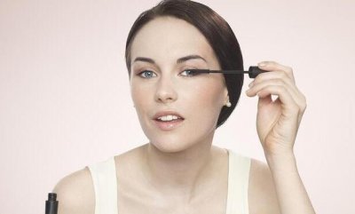 假睫毛怎样贴 假睫毛怎么贴的技巧方法