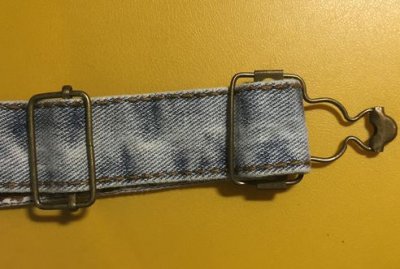 双扣裤腰带系法 背带裤双环扣的系法