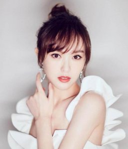 校花一般长什么样 什么长相能当校花？