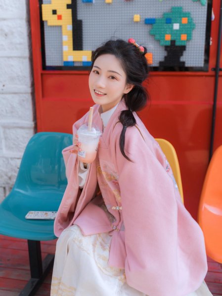 女士汉服怎么穿