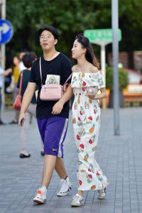 连衣裙搭配什么好看图片 连衣裙如何搭配时尚好看？