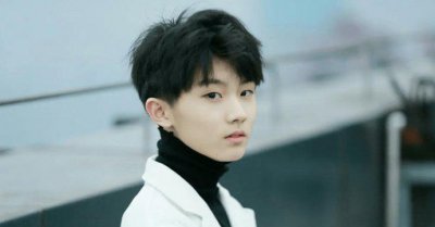 马嘉祺高考现场被粉丝围堵 粉丝到场加油造成一片混乱