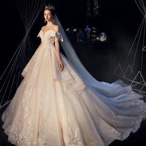 穿婚纱的时候 当女生穿上婚纱时是什么样子