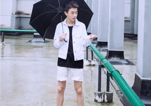 男生夏天白衬衫怎么搭配