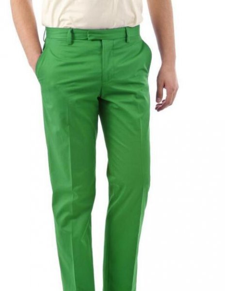 男生绿色的裤子怎么搭配衣服