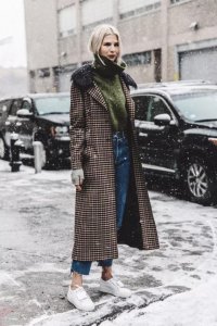 大衣里面配什么衣服？ 大衣里面配什么衣服穿