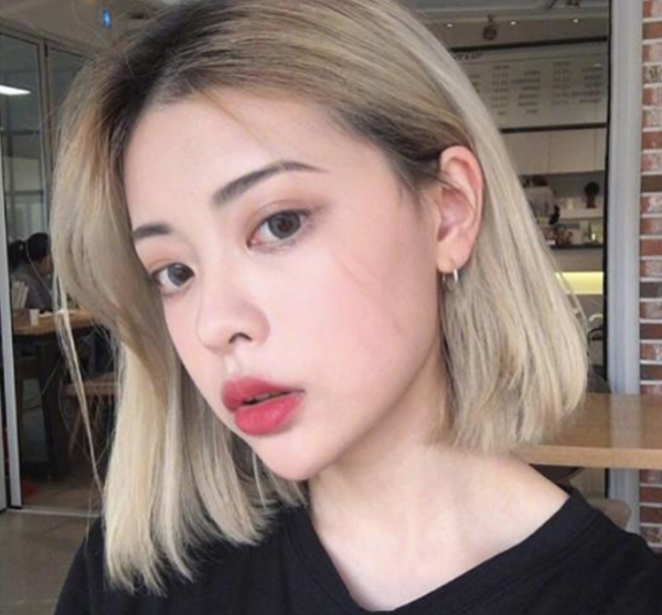 皮肤黄适合染什么颜色的头发显白